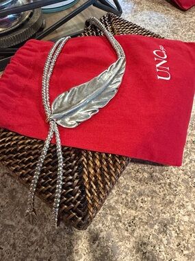 NWT , UNO de 50 Silver Feather Necklace